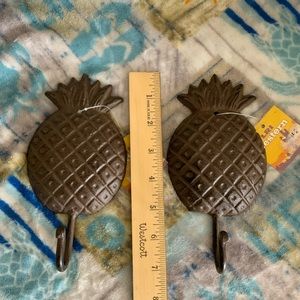 NWT Metal Pineapple Hooks